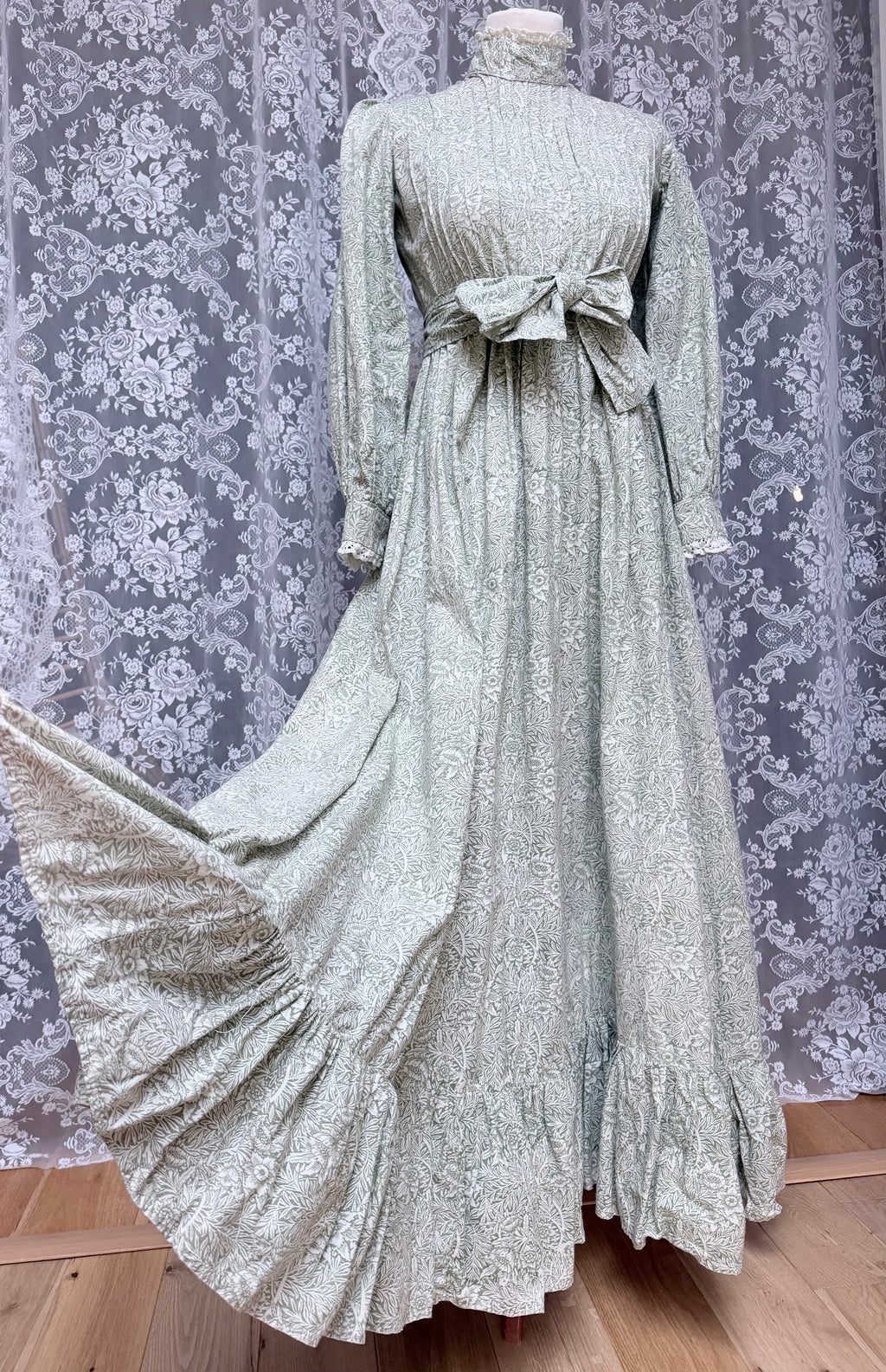 The Winter Lass: Vintage Laura Ashley 1970s William Morris High-Neck Prairie Dress