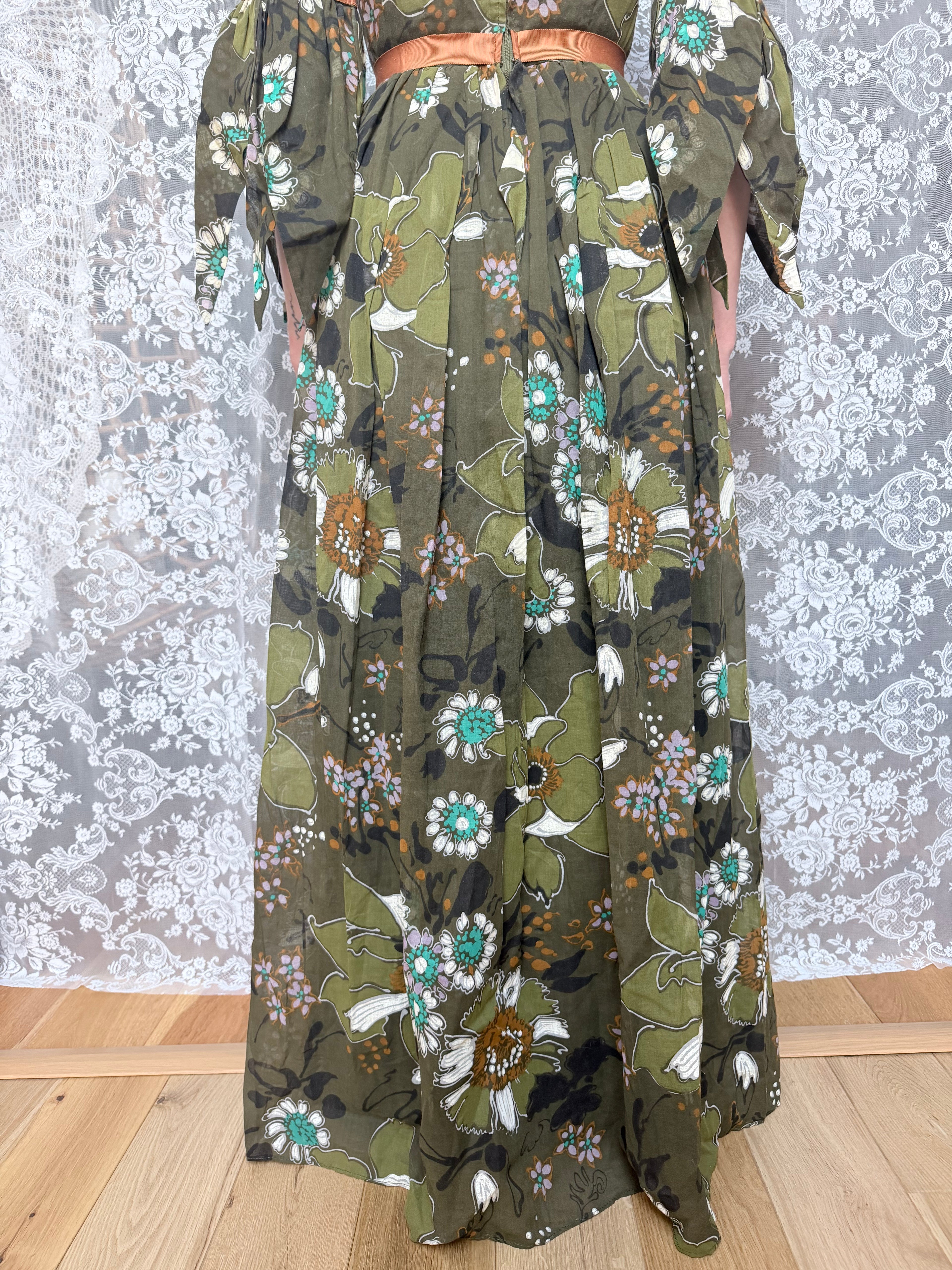 1970s Frank Usher Green Petal Sleeve Witchy Prairie Dress