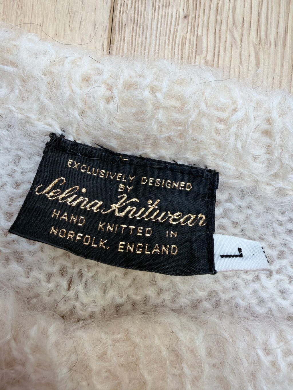 Vintage 1990s Hand-Knitted Sherlock Holmes Novelty Jumper | Selina Knitwear