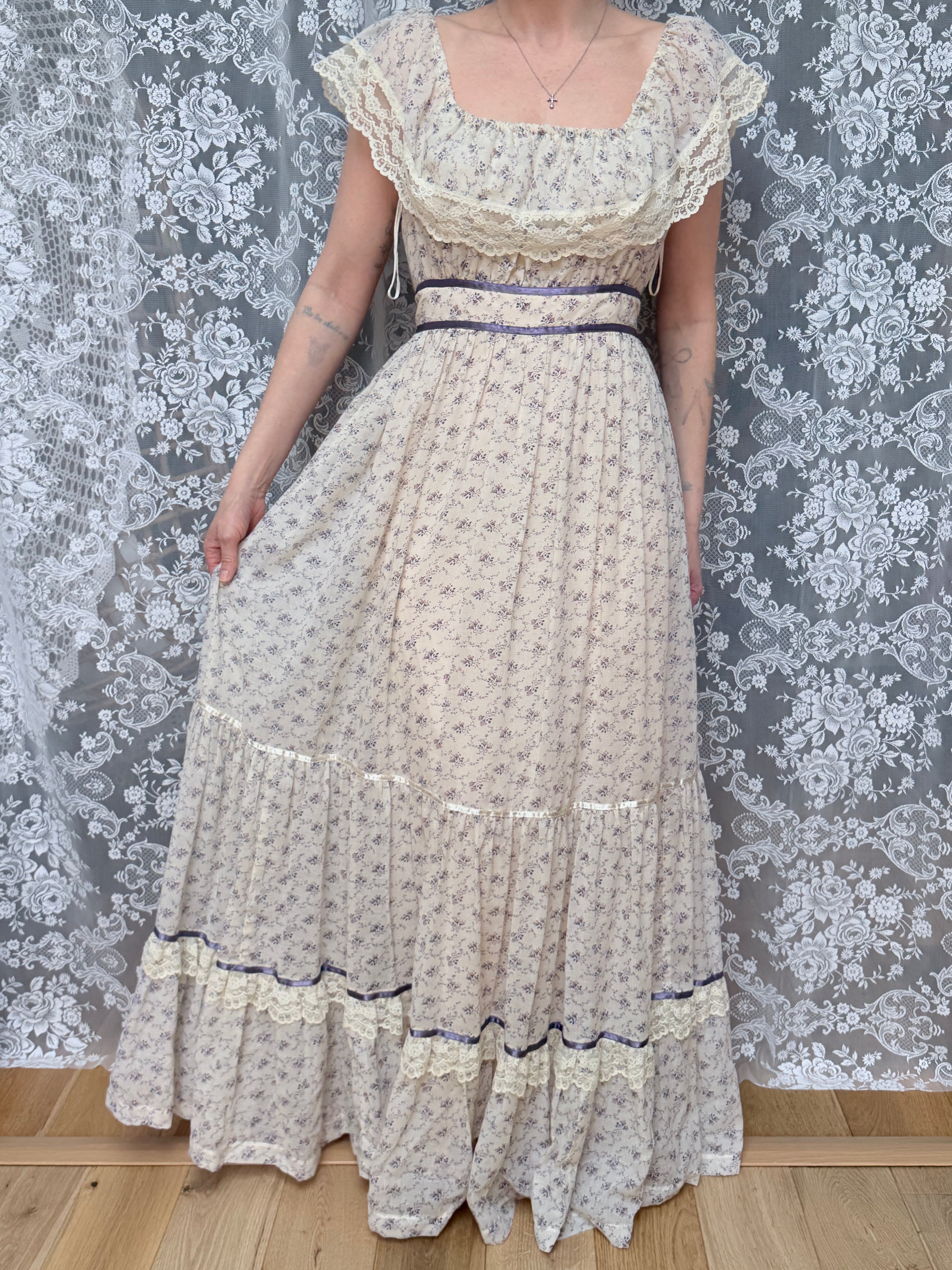 The Eleanor: Vintage 1970s Gunne Sax Lilac Floral Prairie Cottagecore Dress