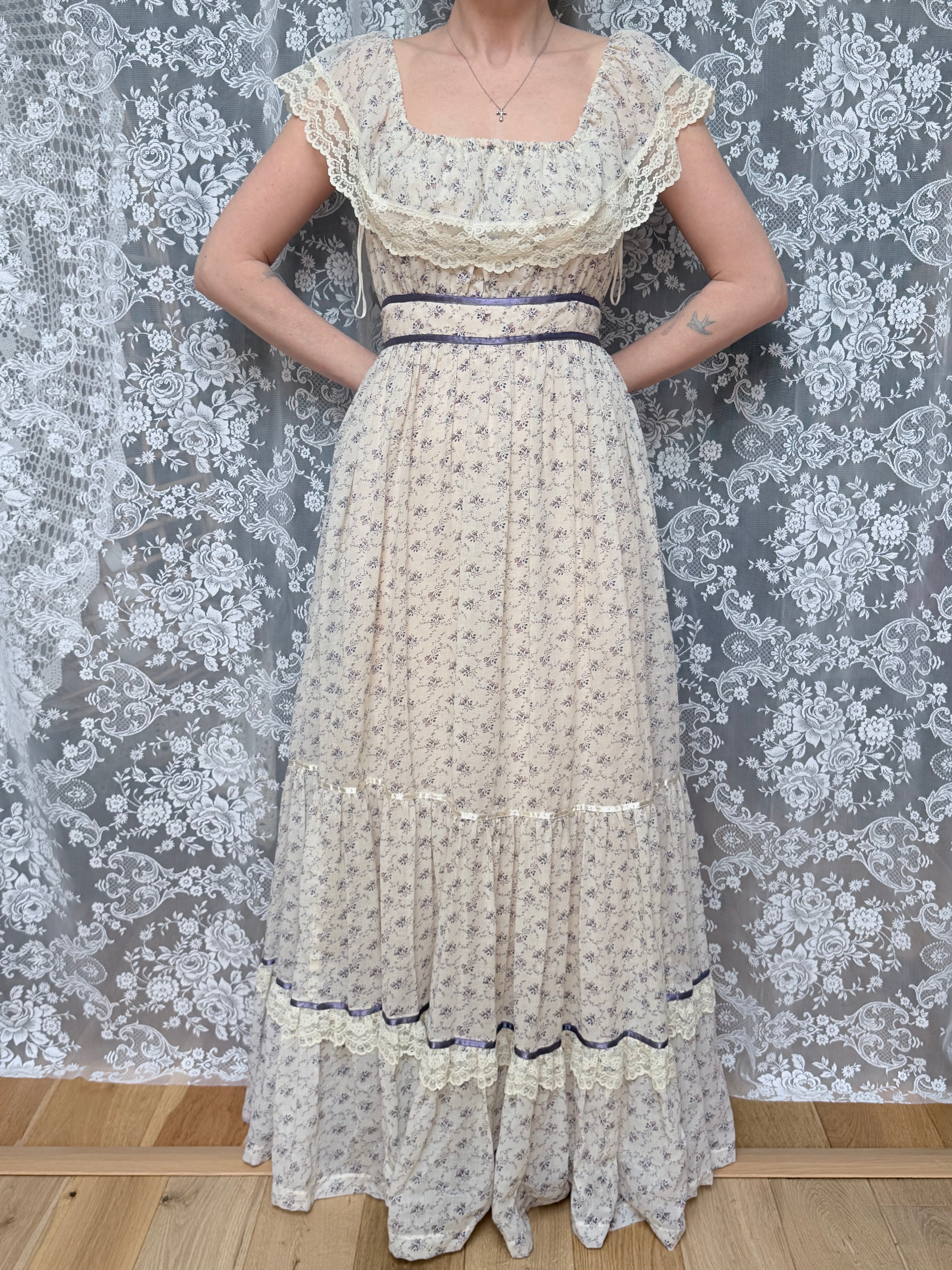 The Eleanor: Vintage 1970s Gunne Sax Lilac Floral Prairie Cottagecore Dress