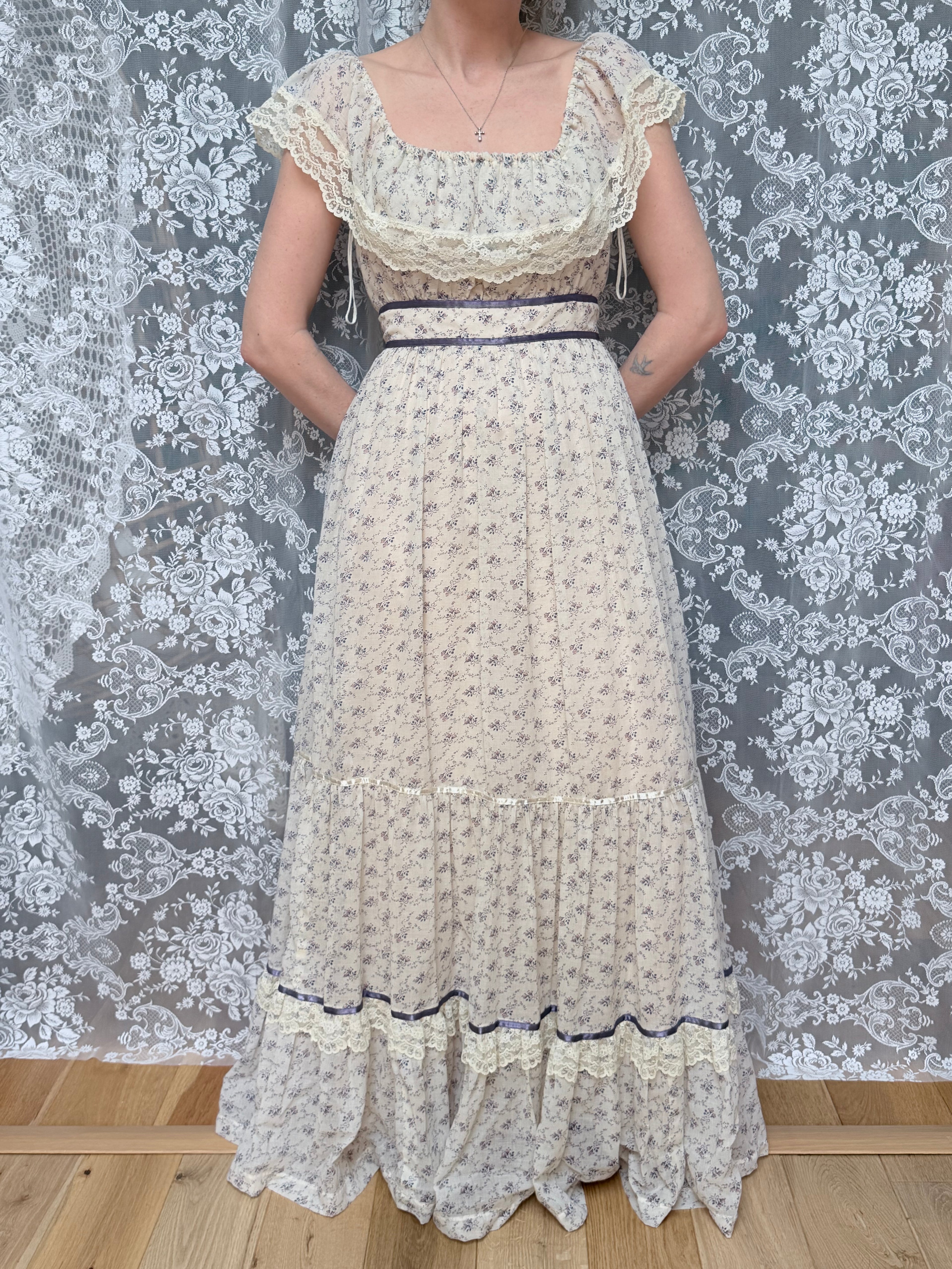 The Eleanor: Vintage 1970s Gunne Sax Lilac Floral Prairie Cottagecore Dress
