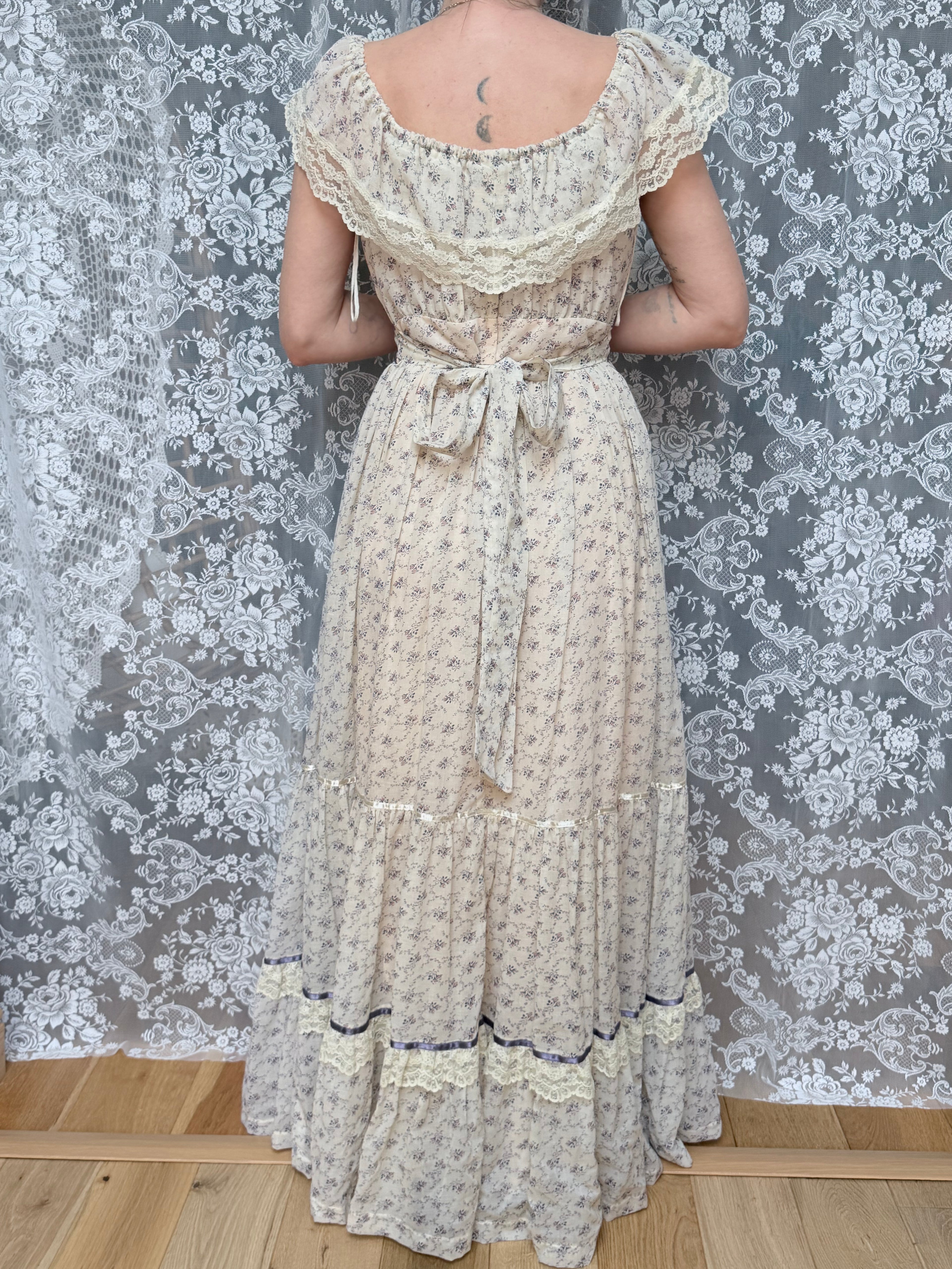 The Eleanor: Vintage 1970s Gunne Sax Lilac Floral Prairie Cottagecore Dress