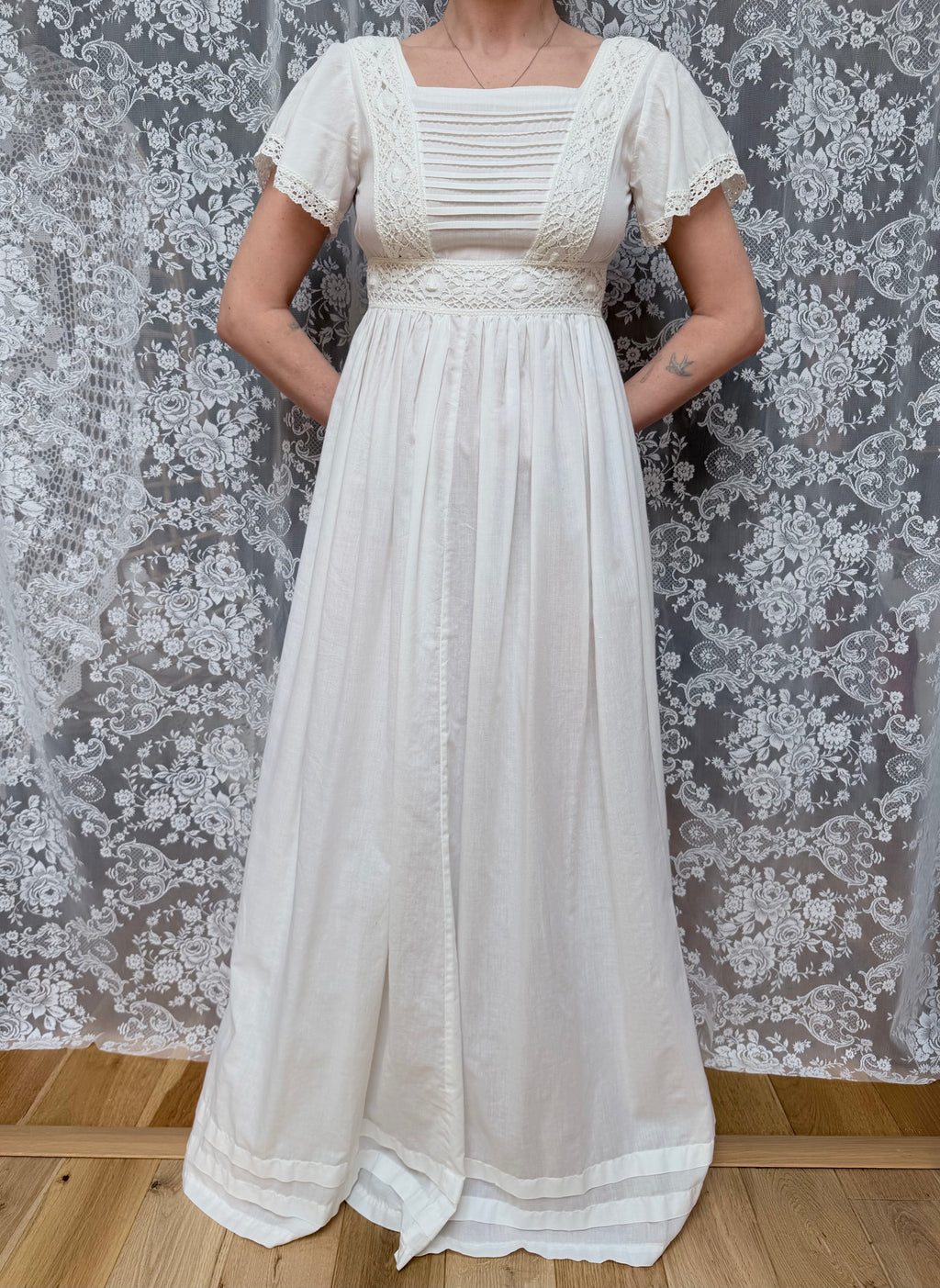 The Grace: Vintage 1970s Laura Ashley Prairie Lace Front Dress