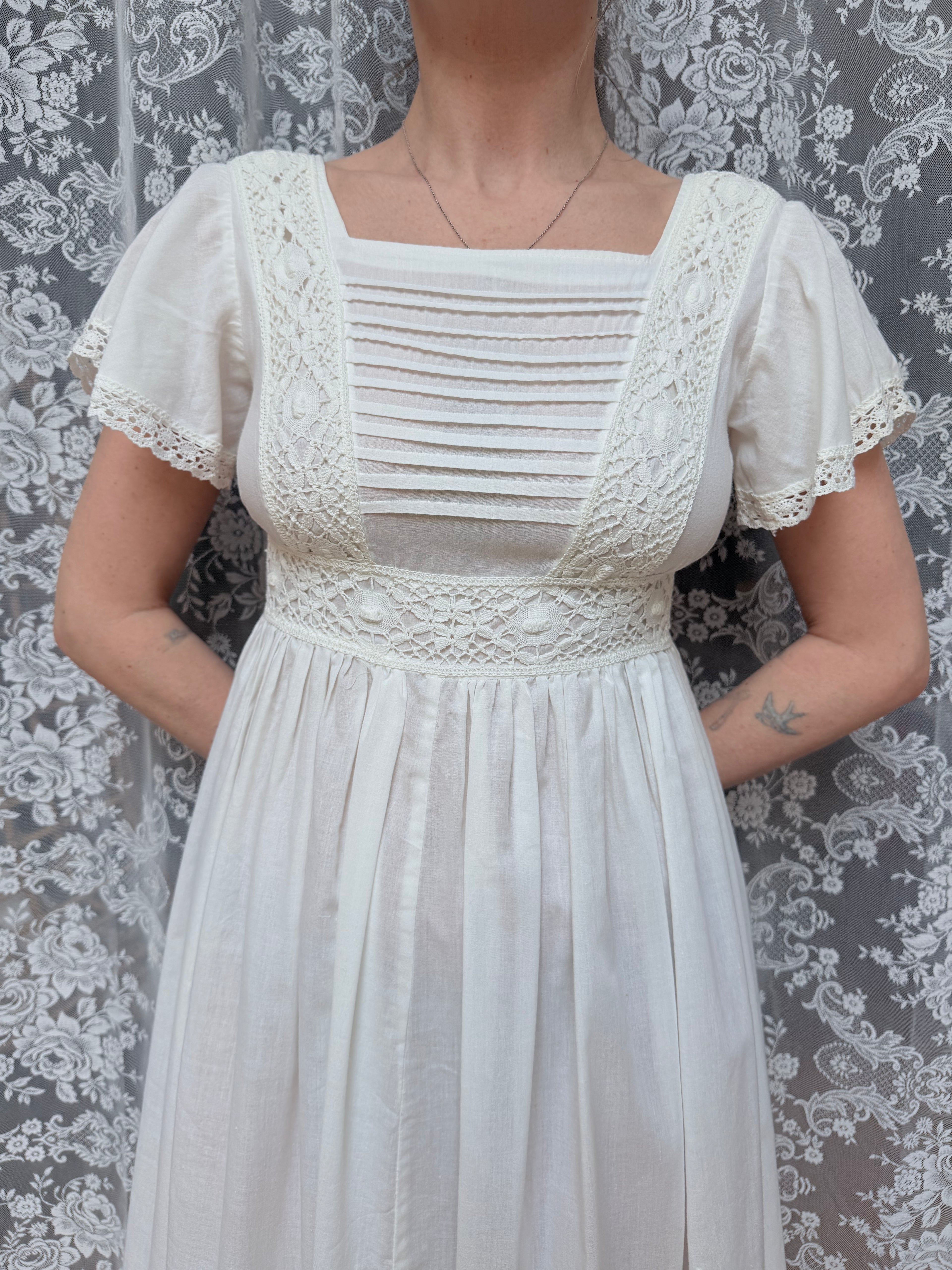The Grace: Vintage 1970s Laura Ashley Prairie Lace Front Dress