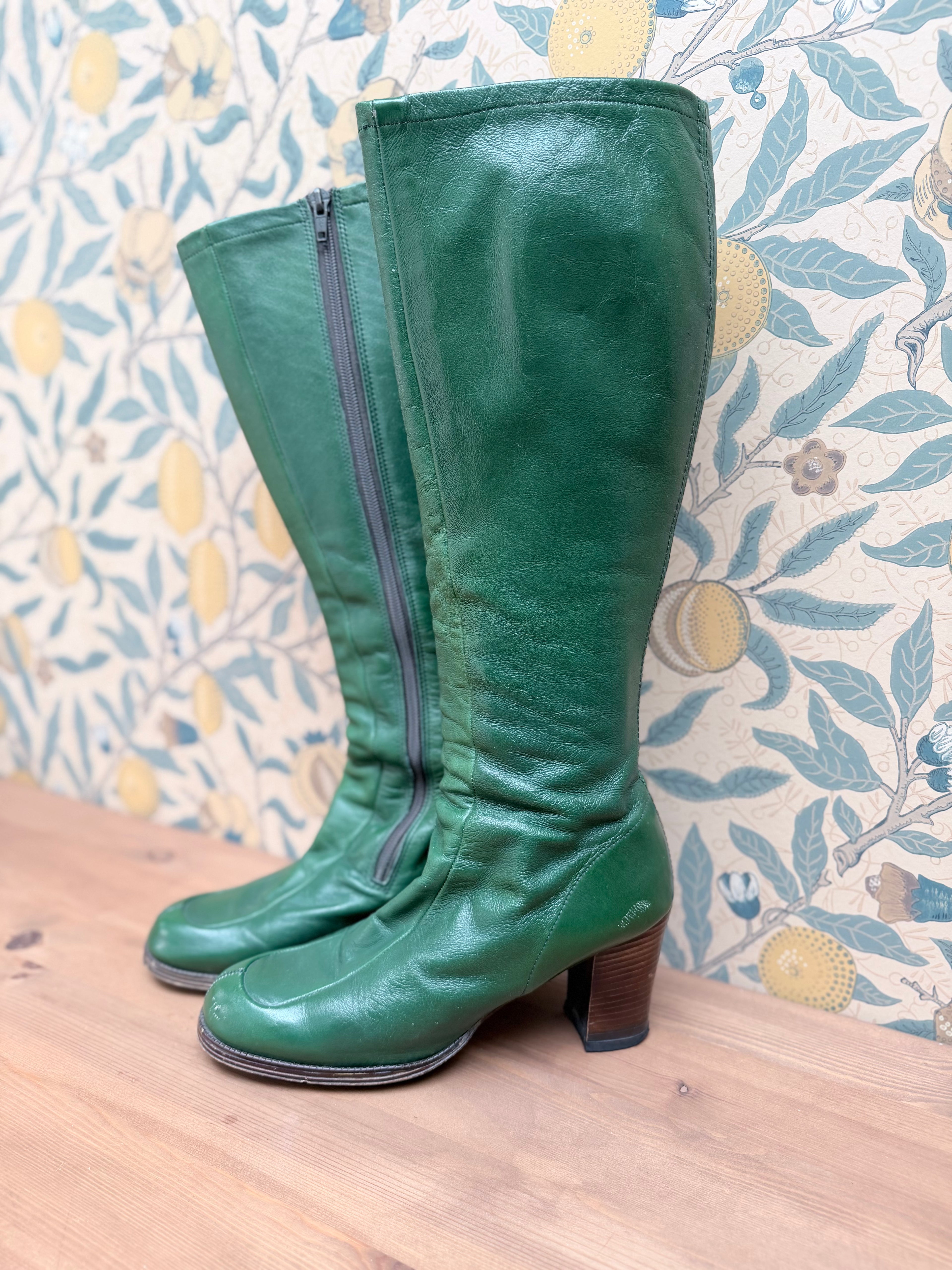 1960s/1970s Vintage Green Leather Gogo Boots